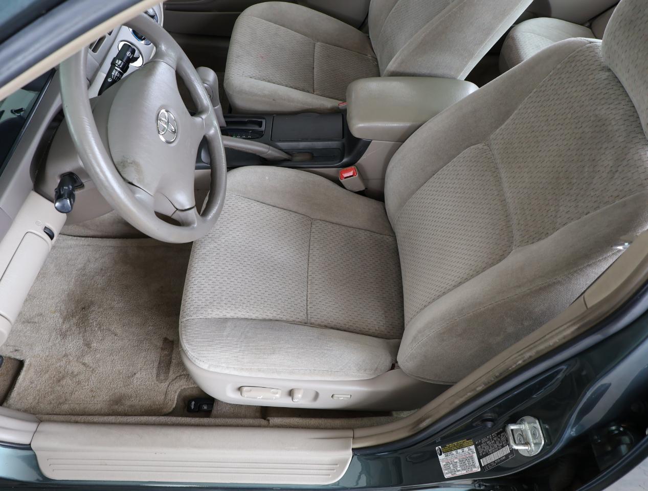 Toyota Camry LE V6 2004