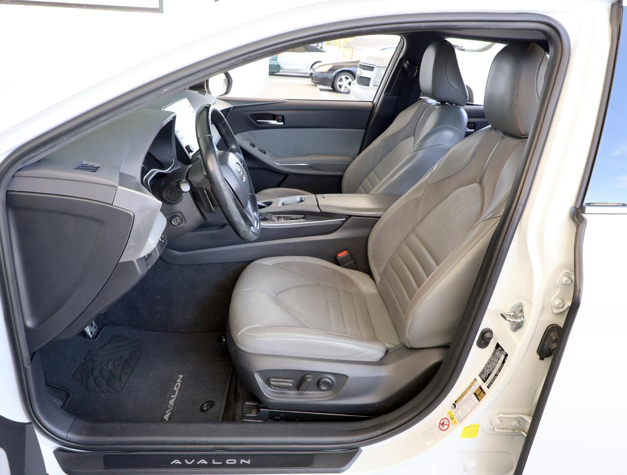 Toyota Avalon XLE 2019