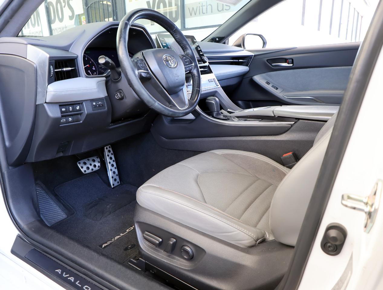 Toyota Avalon XLE 2019