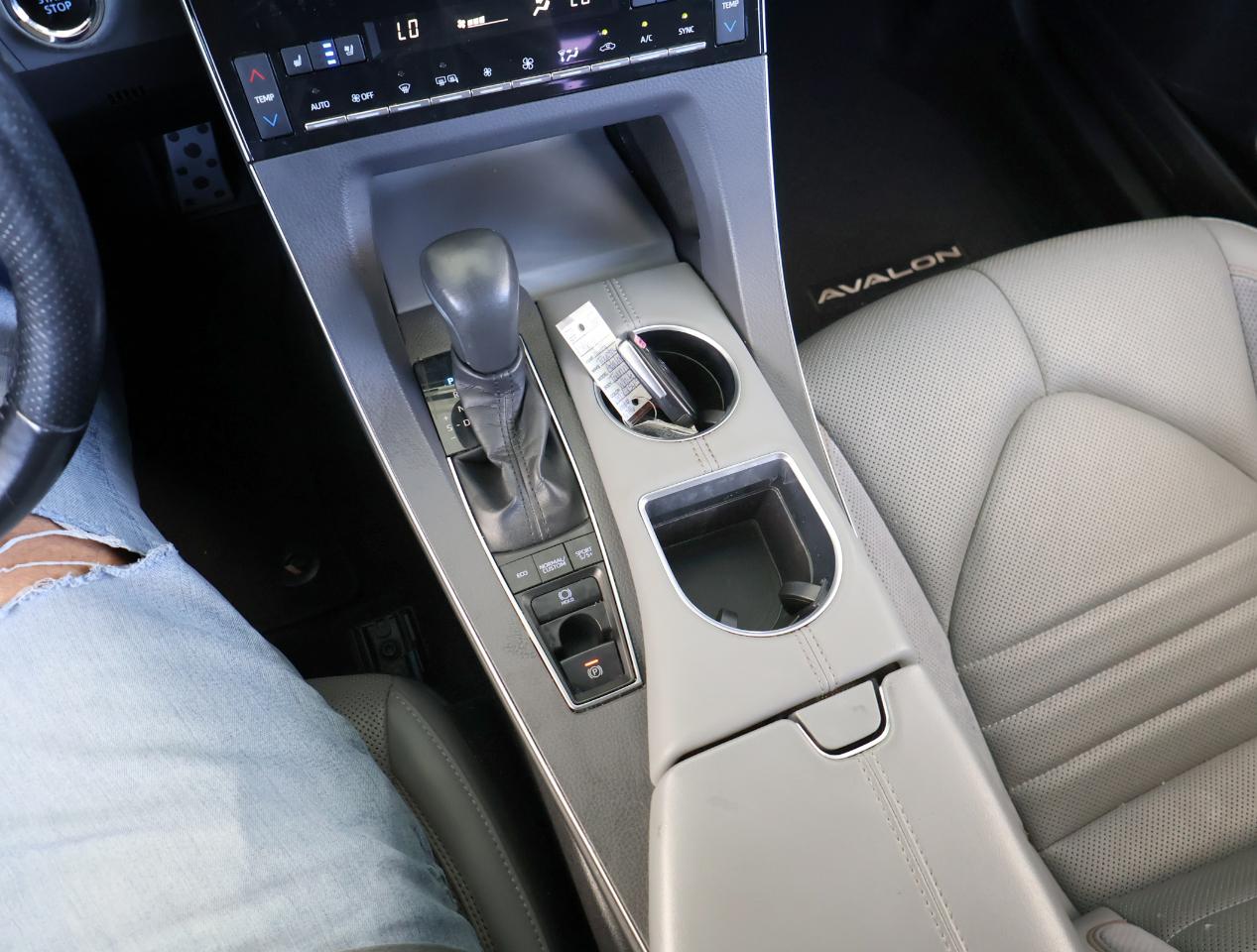 Toyota Avalon XLE 2019