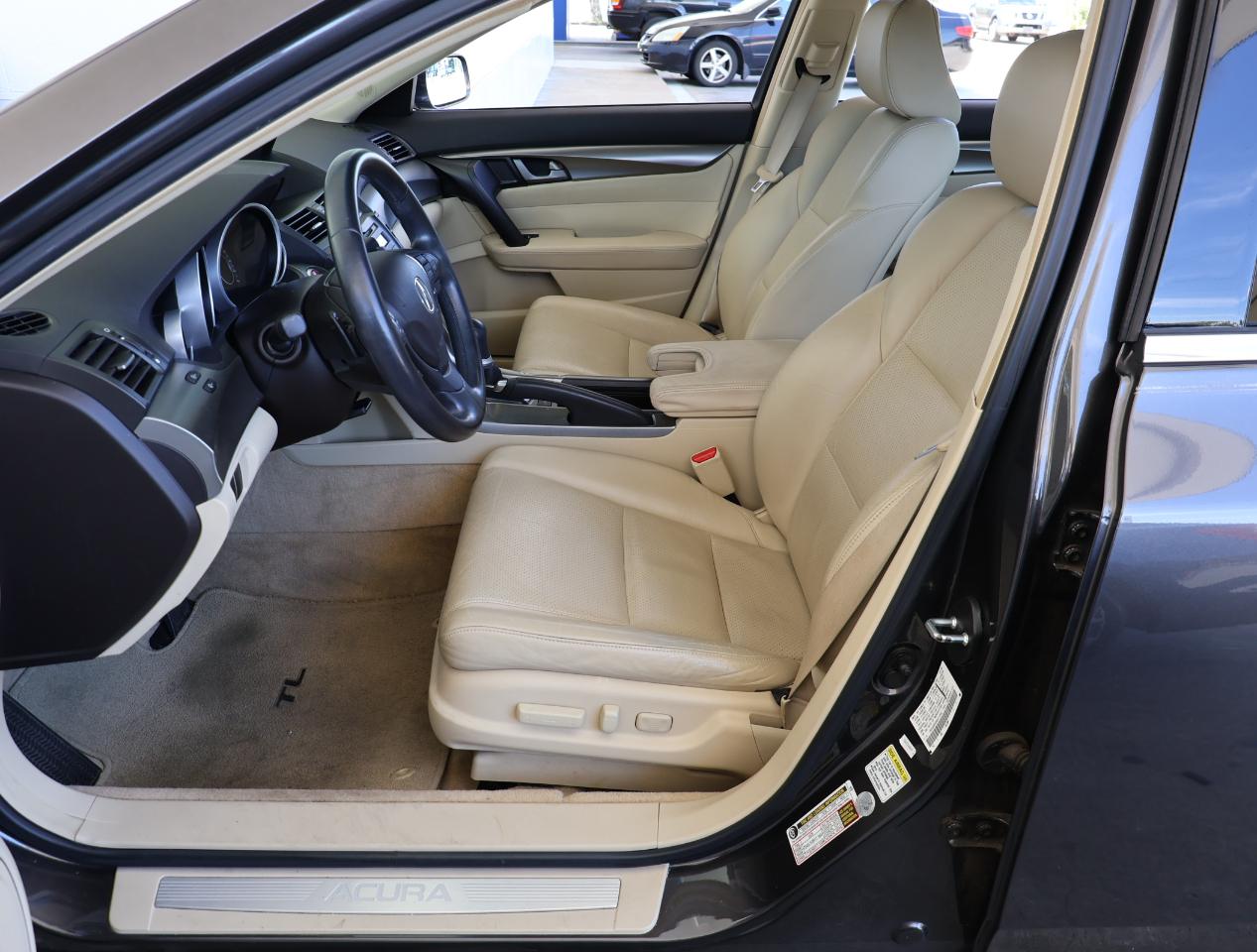 Acura TL 5-Speed AT with Tech Package 2009