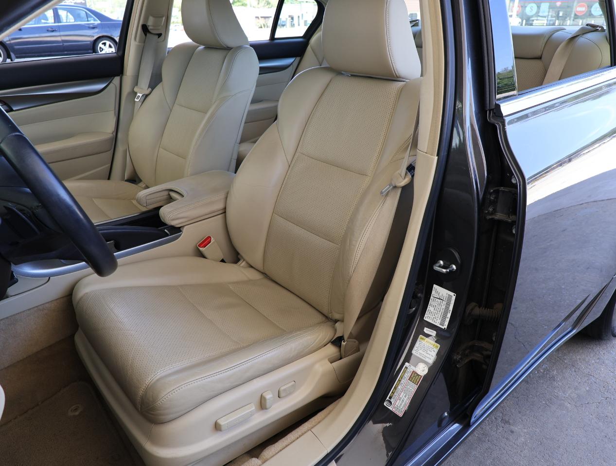 Acura TL 5-Speed AT with Tech Package 2009