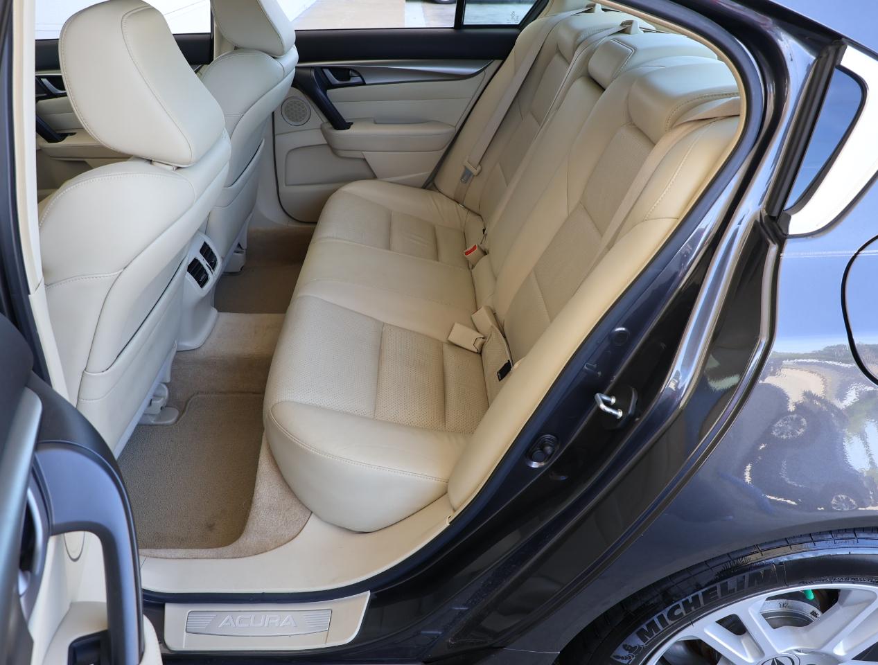 Acura TL 5-Speed AT with Tech Package 2009