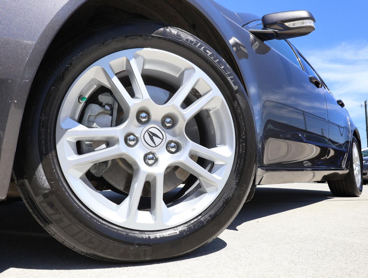 Acura TL 5-Speed AT with Tech Package 2009