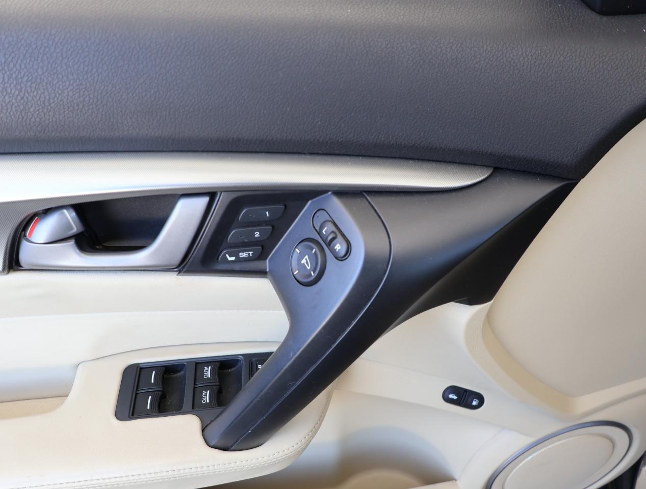 Acura TL 5-Speed AT with Tech Package 2009