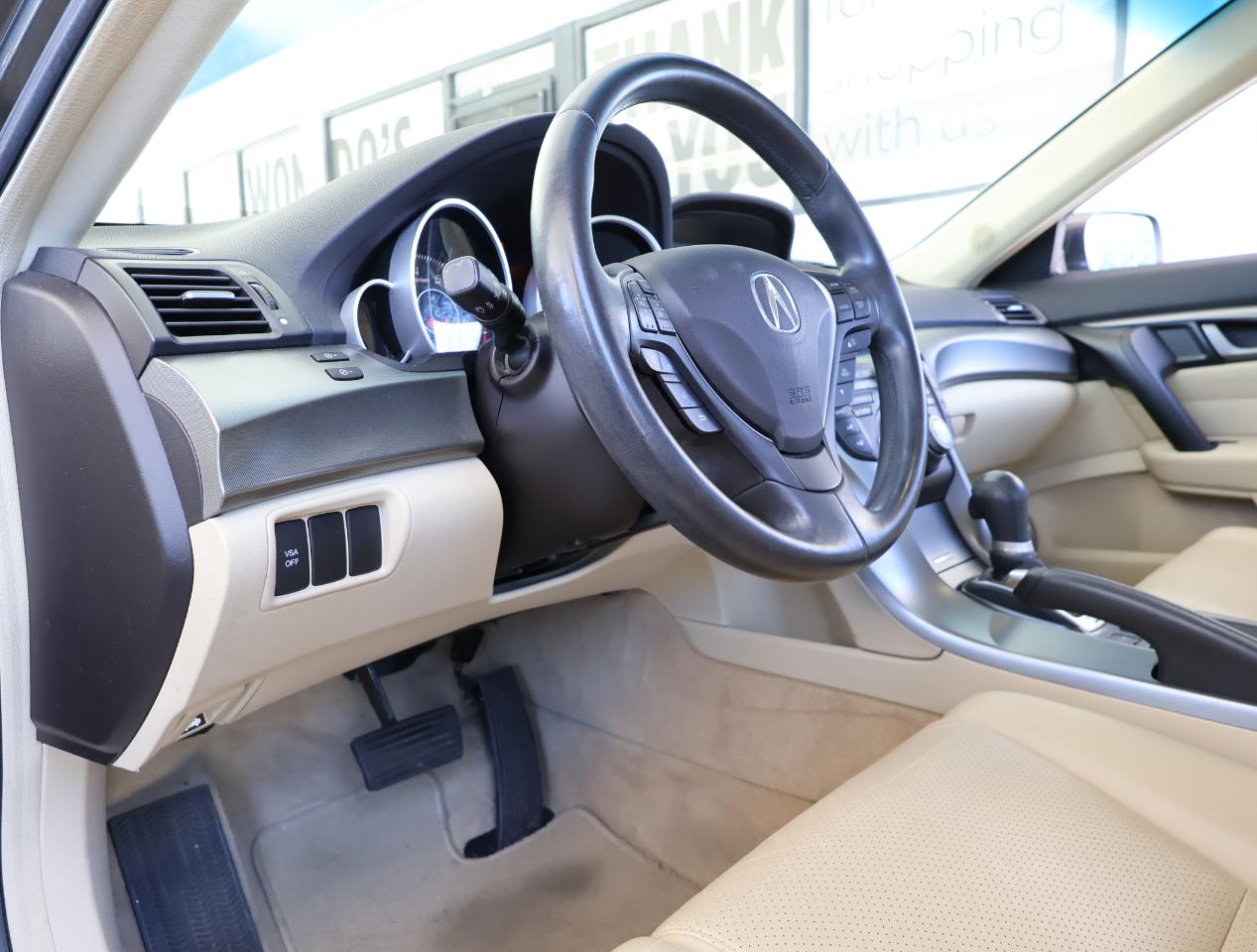 Acura TL 5-Speed AT with Tech Package 2009