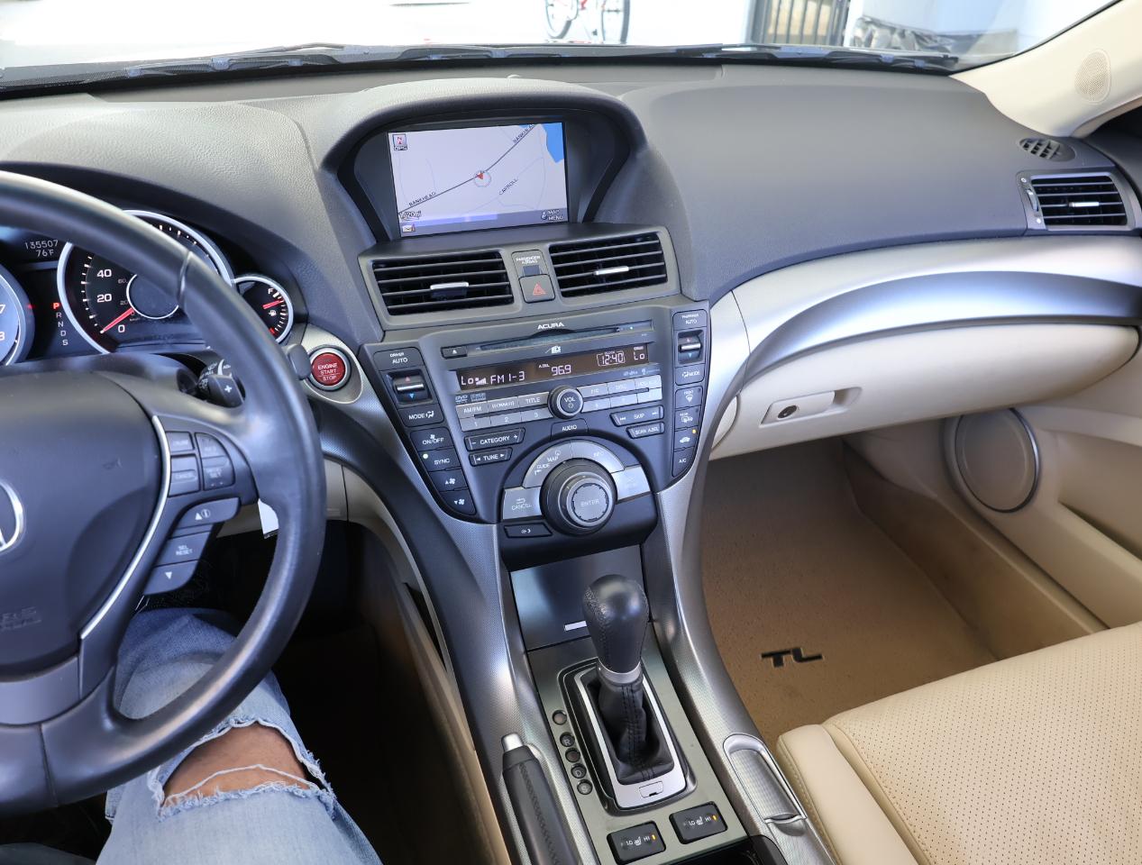 Acura TL 5-Speed AT with Tech Package 2009