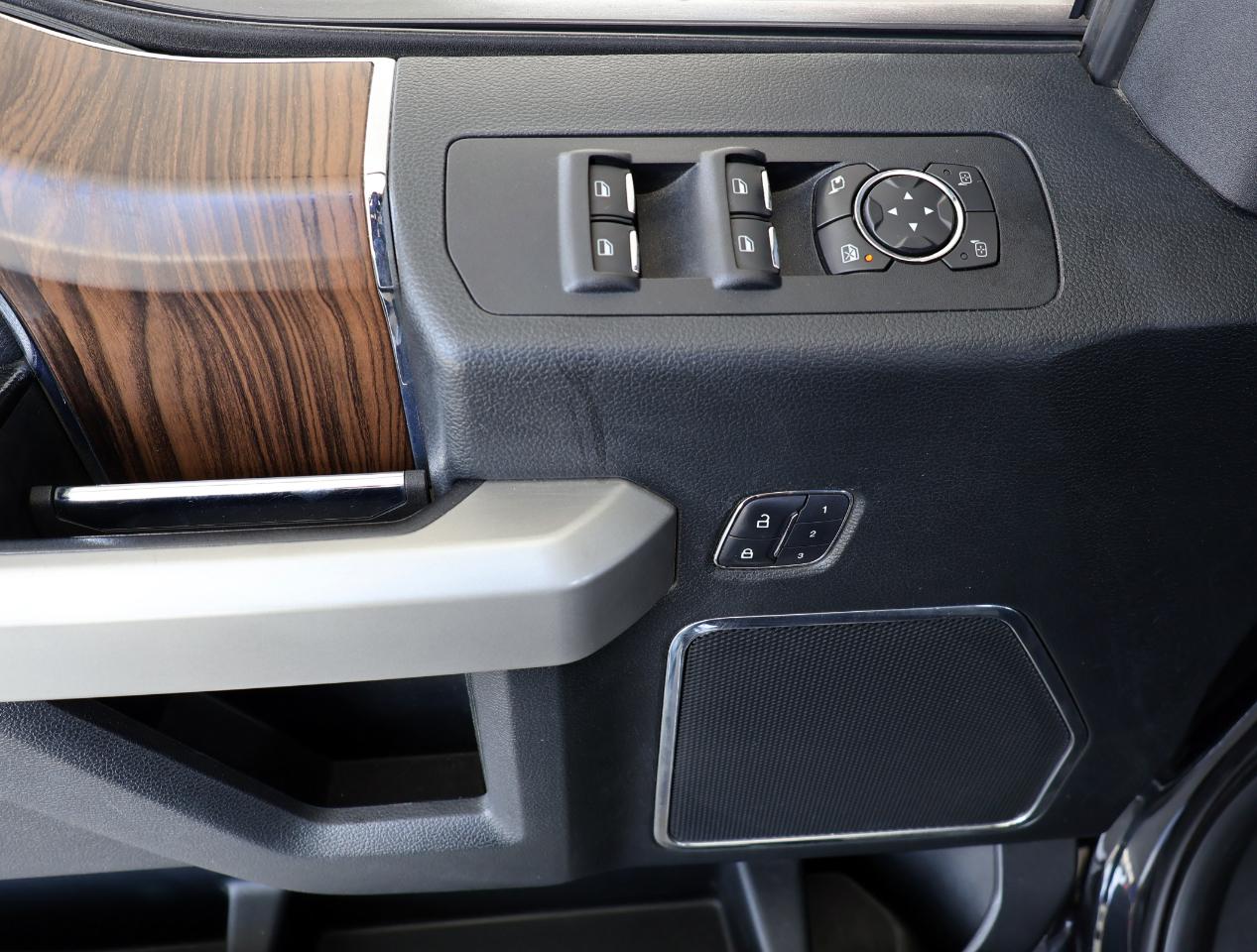 Ford F-150 Lariat SuperCrew 2WD 2015