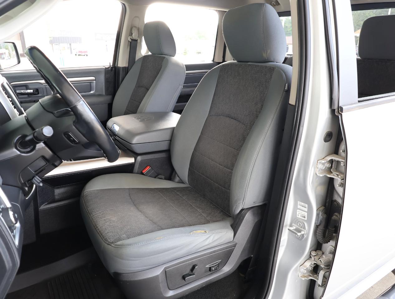RAM 1500 Big Horn Crew Cab 4WD 2015