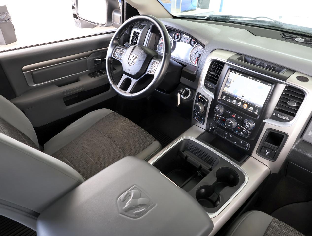 RAM 1500 Big Horn Crew Cab 4WD 2015