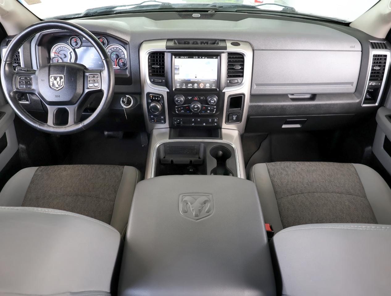 RAM 1500 Big Horn Crew Cab 4WD 2015