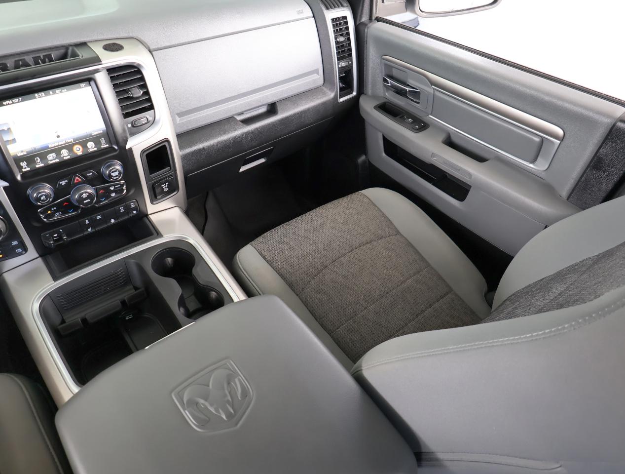 RAM 1500 Big Horn Crew Cab 4WD 2015