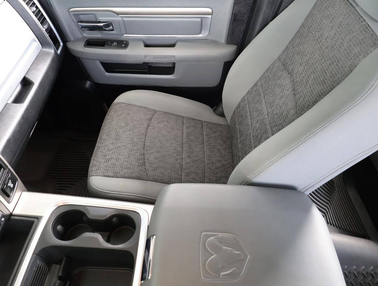 RAM 1500 Big Horn Crew Cab 4WD 2015
