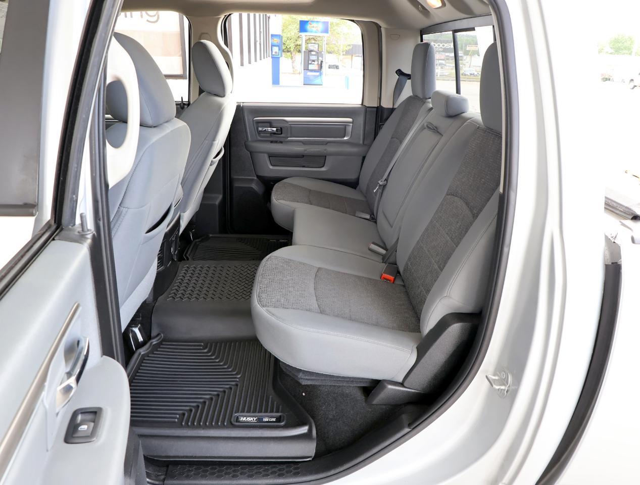RAM 1500 Big Horn Crew Cab 4WD 2015