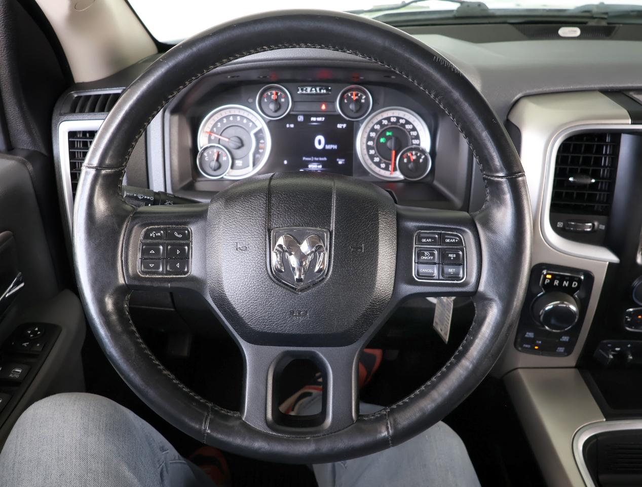 RAM 1500 Big Horn Crew Cab 4WD 2015