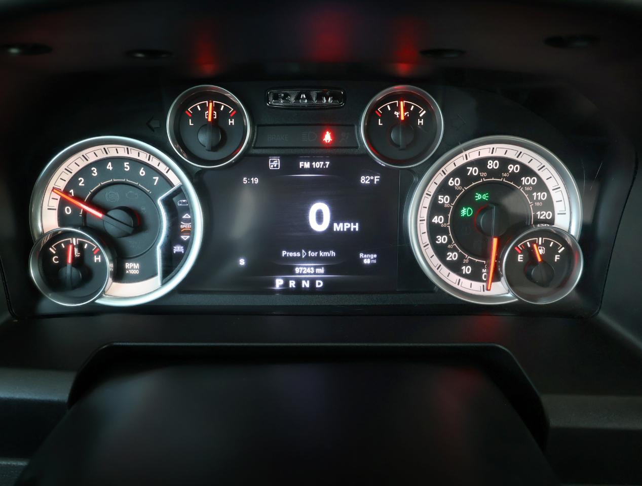 RAM 1500 Big Horn Crew Cab 4WD 2015