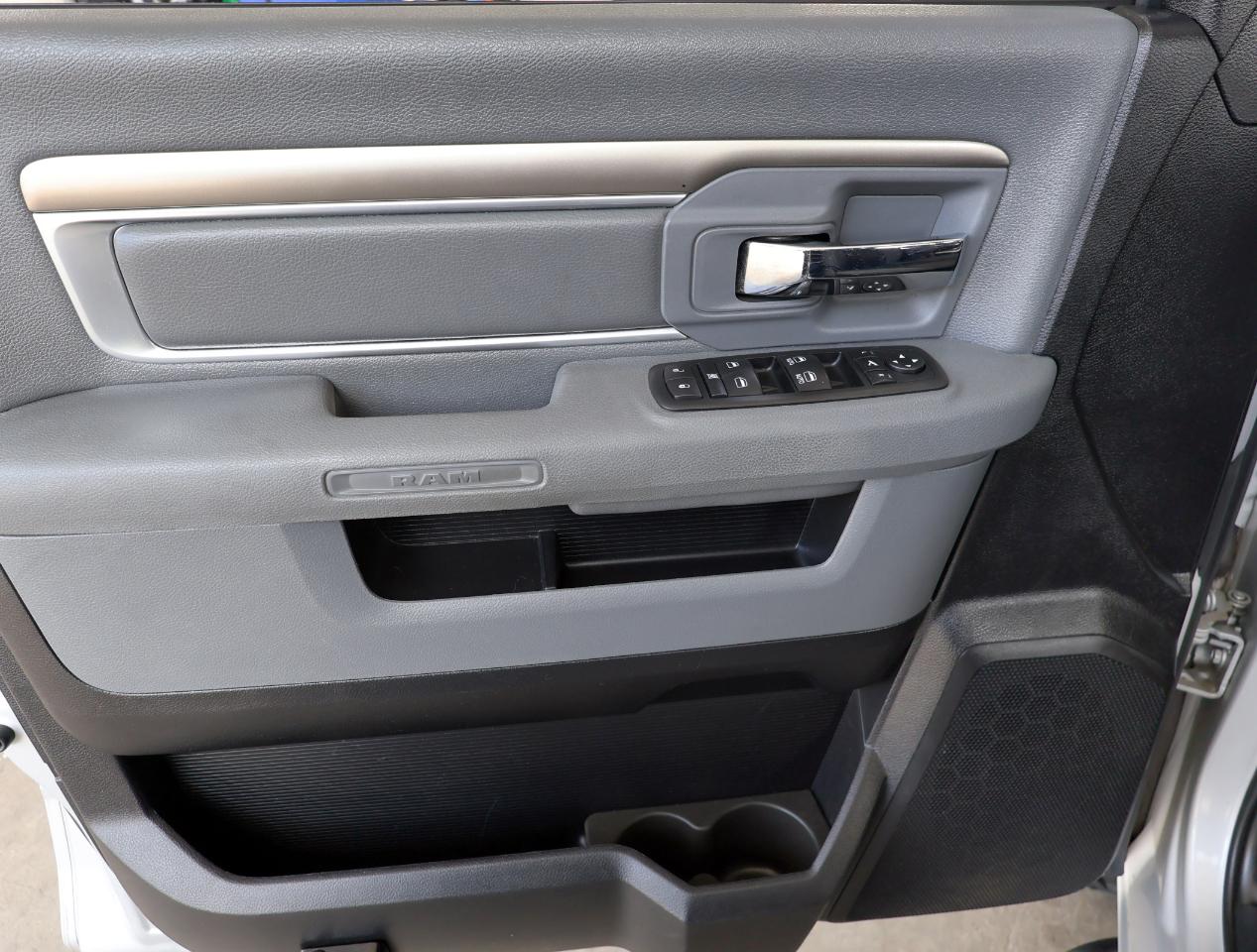 RAM 1500 Big Horn Crew Cab 4WD 2015