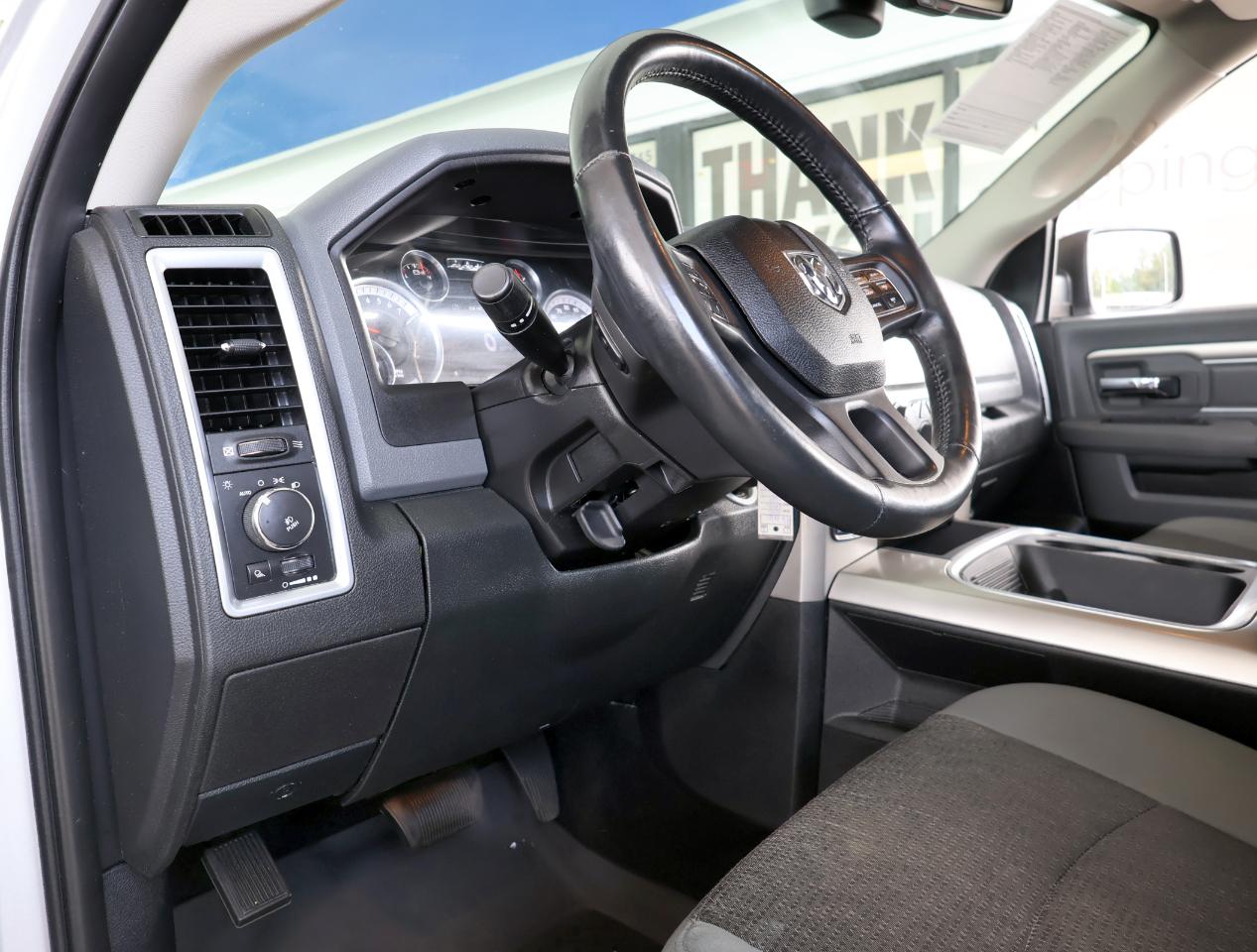 RAM 1500 Big Horn Crew Cab 4WD 2015