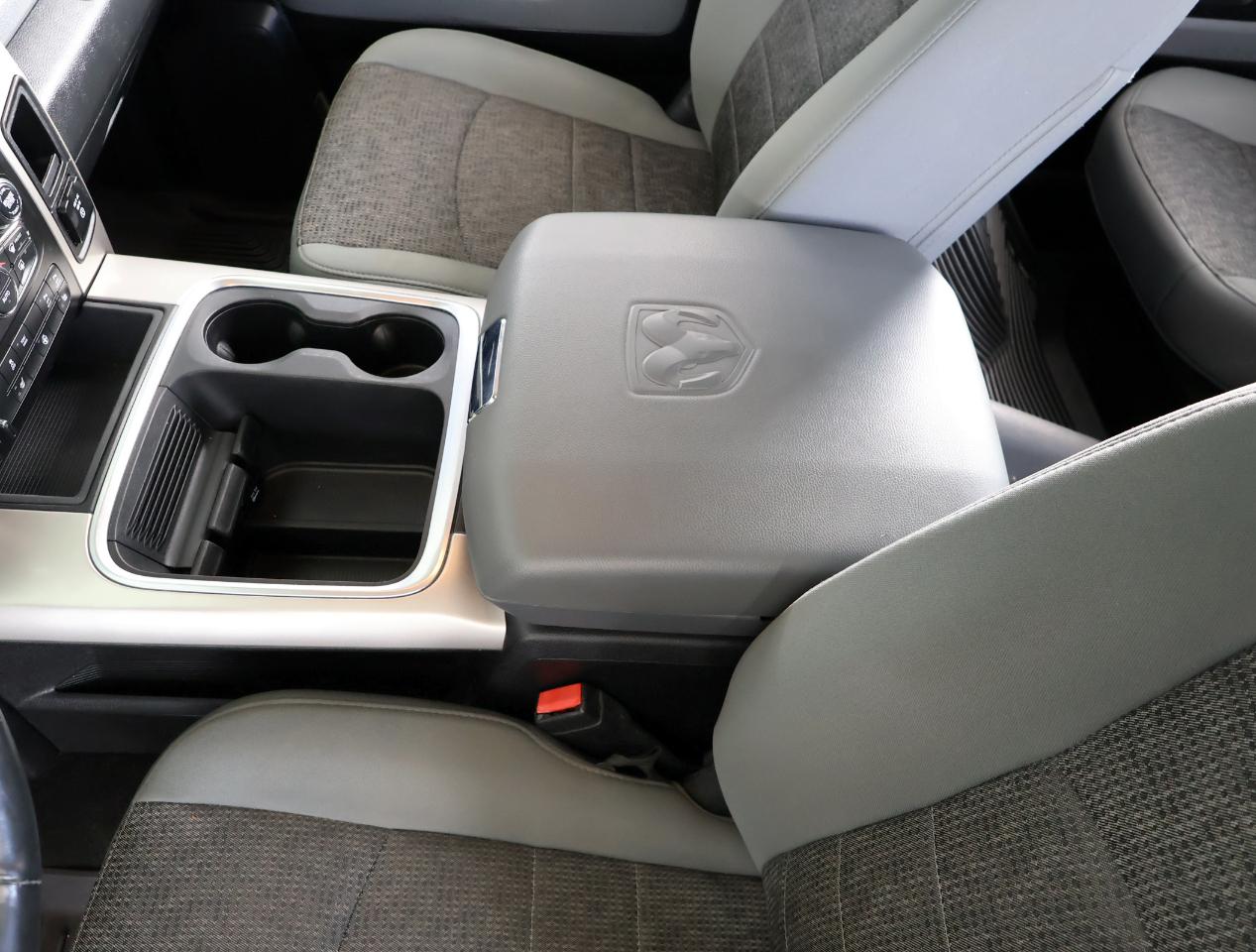 RAM 1500 Big Horn Crew Cab 4WD 2015