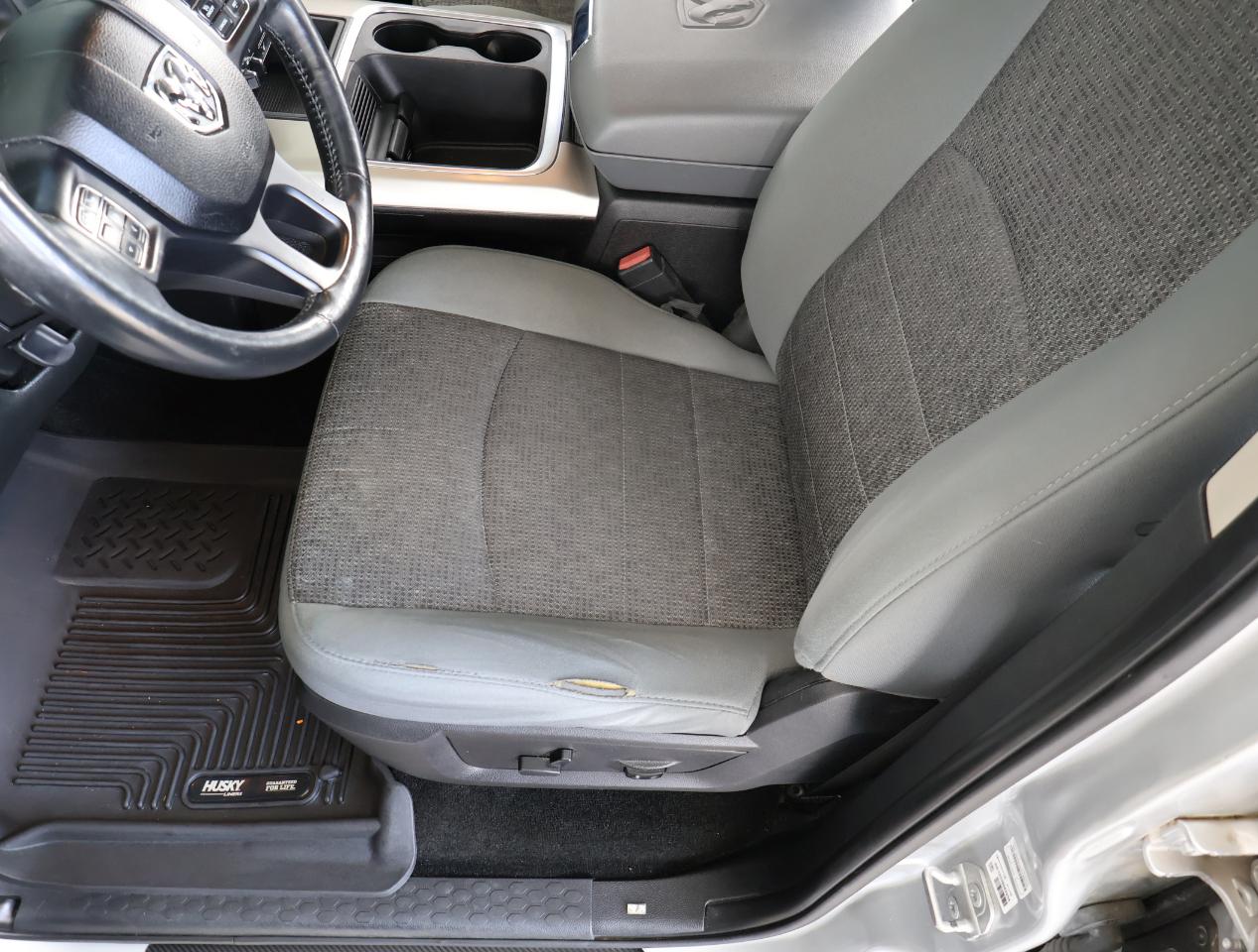 RAM 1500 Big Horn Crew Cab 4WD 2015