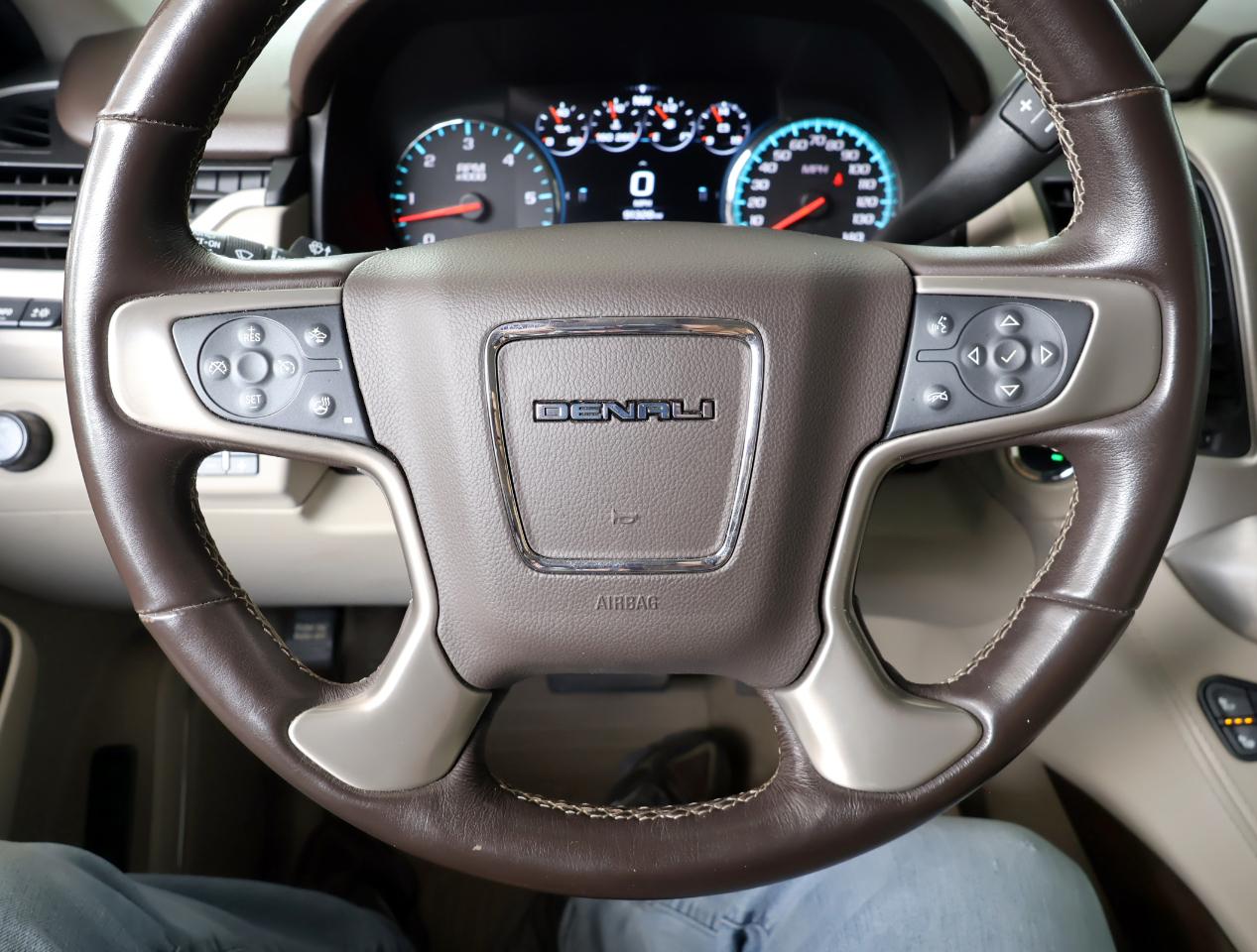 GMC Yukon Denali 2019