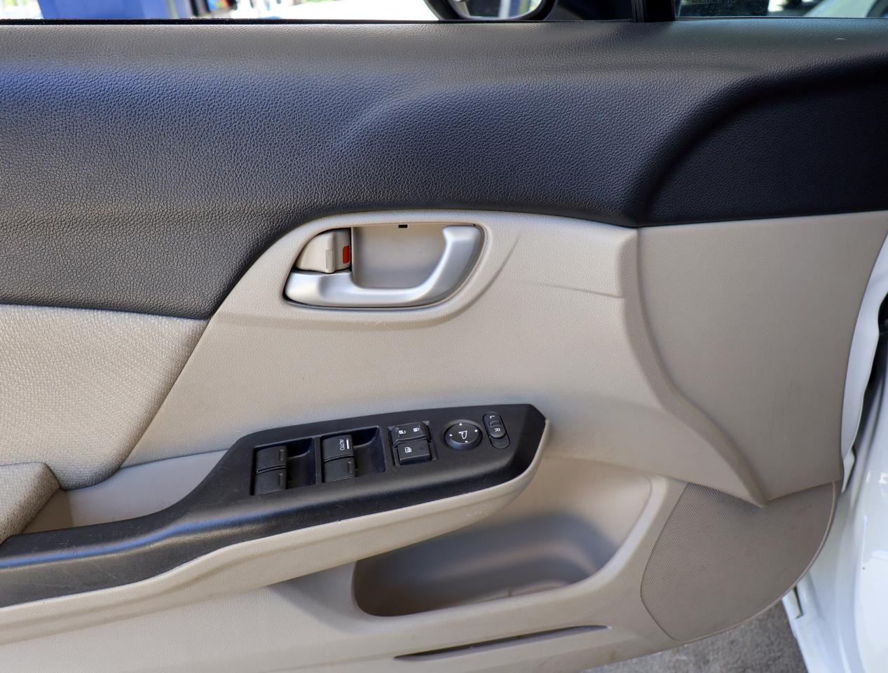 Honda Civic LX Sedan 5-Speed AT 2013