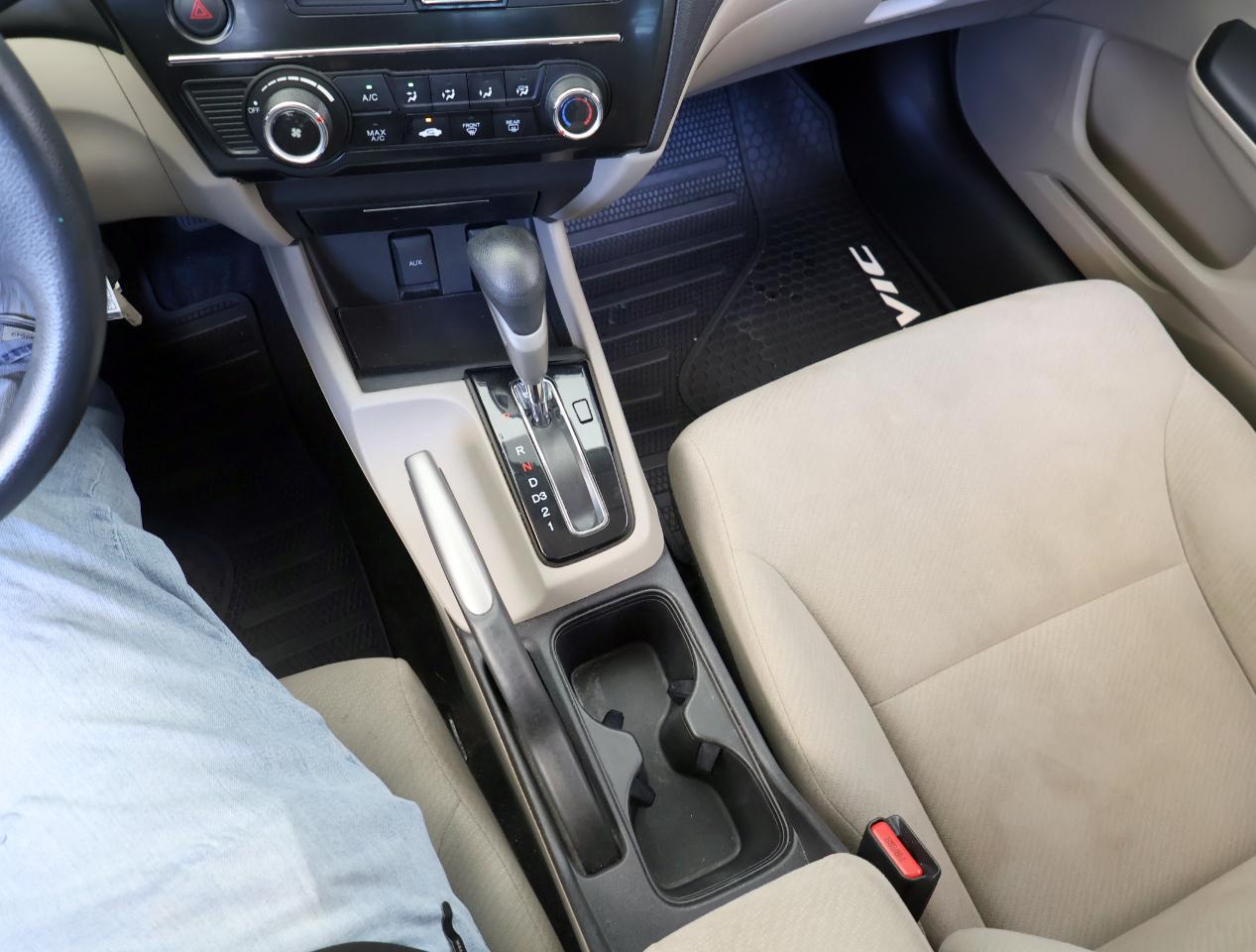 Honda Civic LX Sedan 5-Speed AT 2013