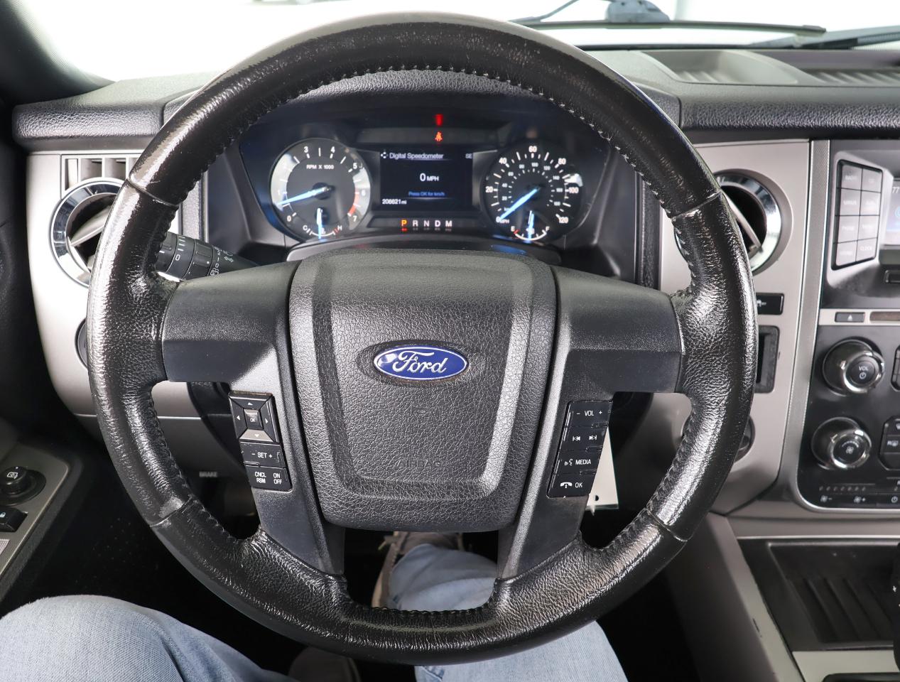 Ford Expedition XLT 2WD 2017