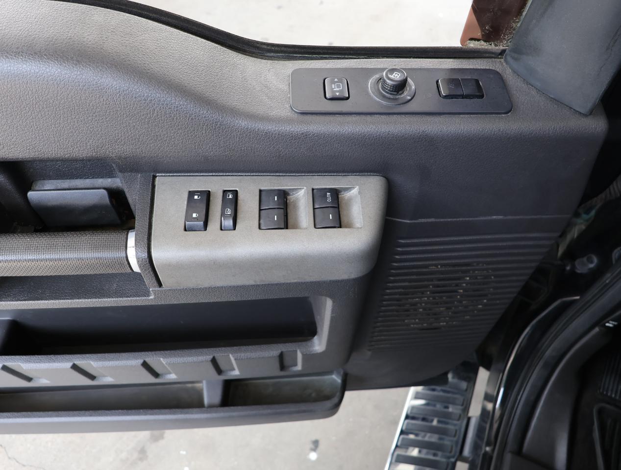 Ford F-450 SD Lariat Crew Cab 4WD DRW 2012