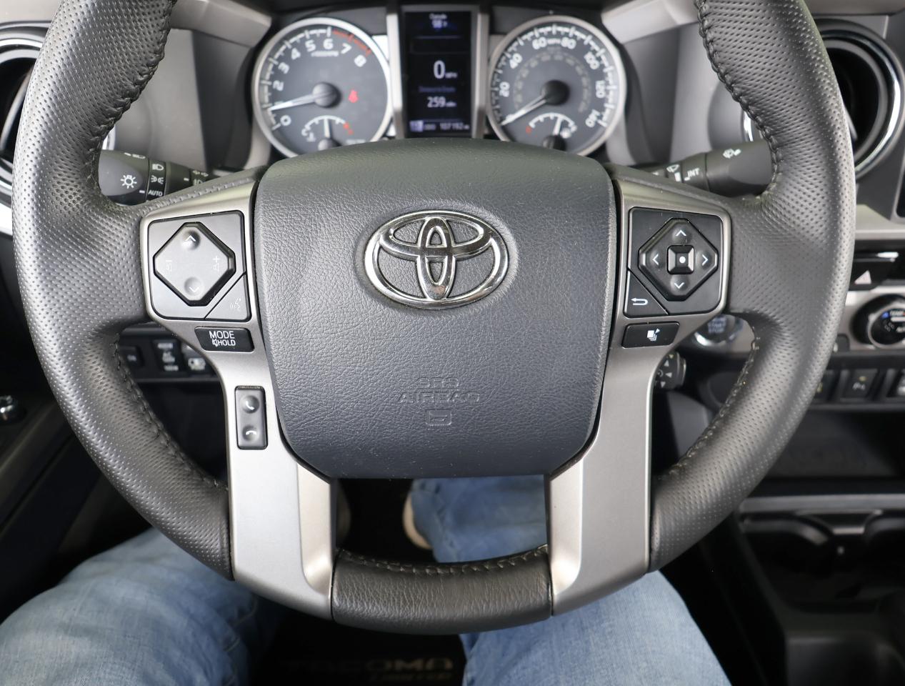 Toyota Tacoma Limited Double Cab V6 6AT 2WD 2017