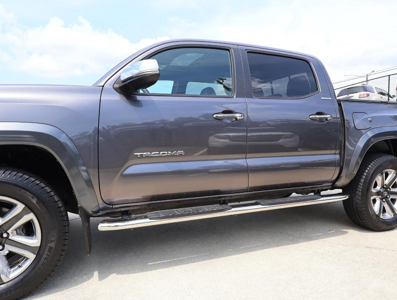 Toyota Tacoma Limited Double Cab V6 6AT 2WD 2017