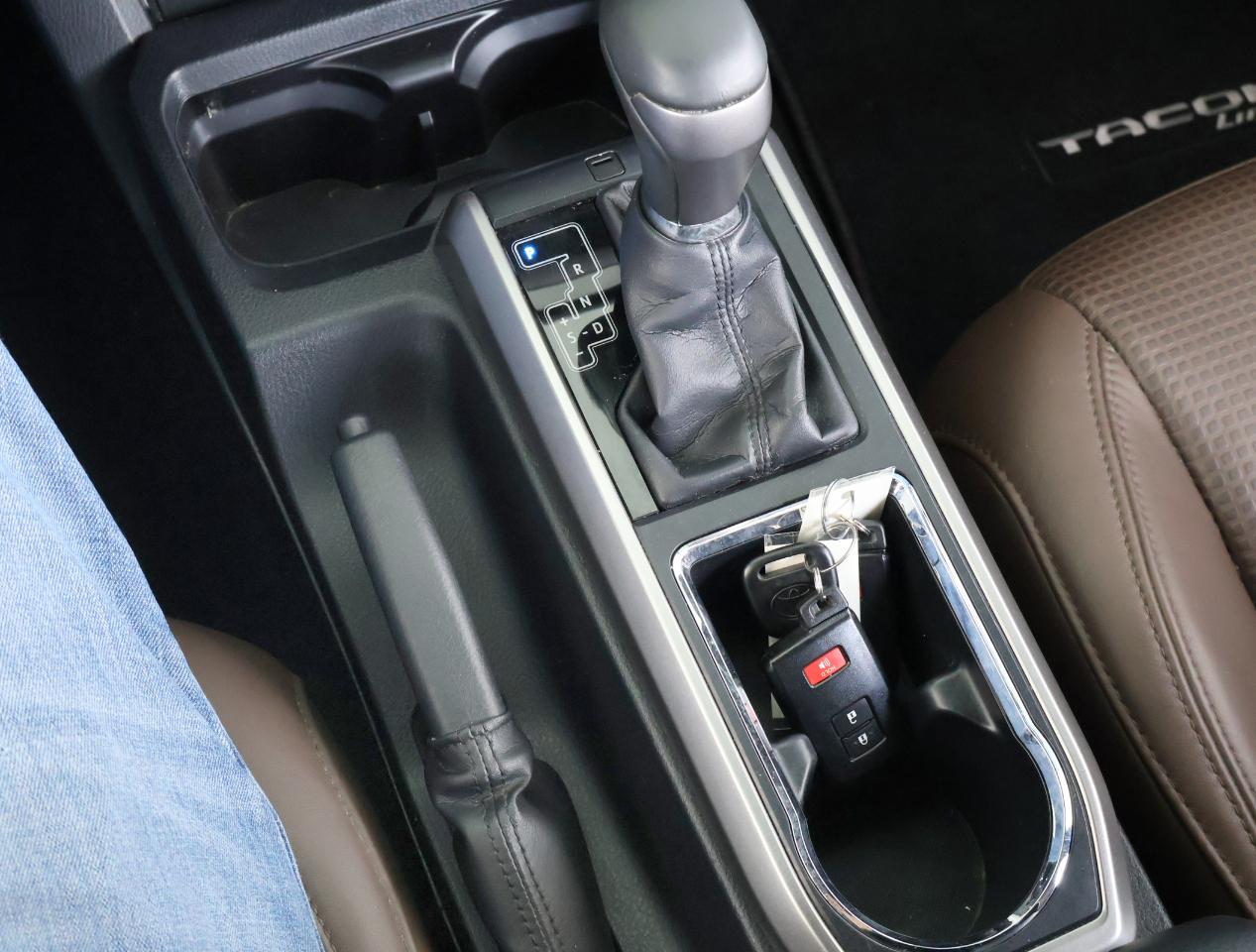 Toyota Tacoma Limited Double Cab V6 6AT 2WD 2017