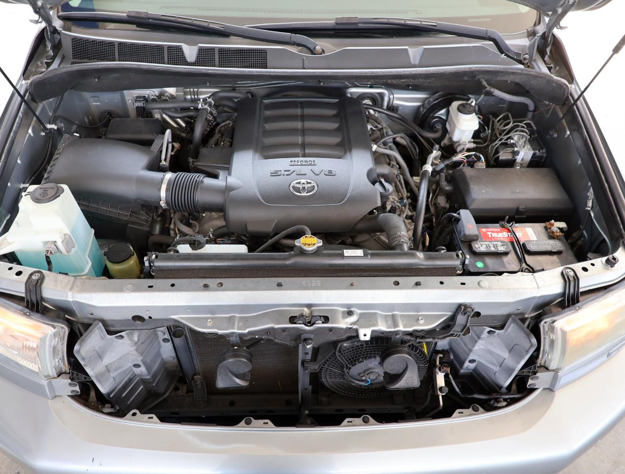 Toyota Sequoia Plantium 2WD 2016
