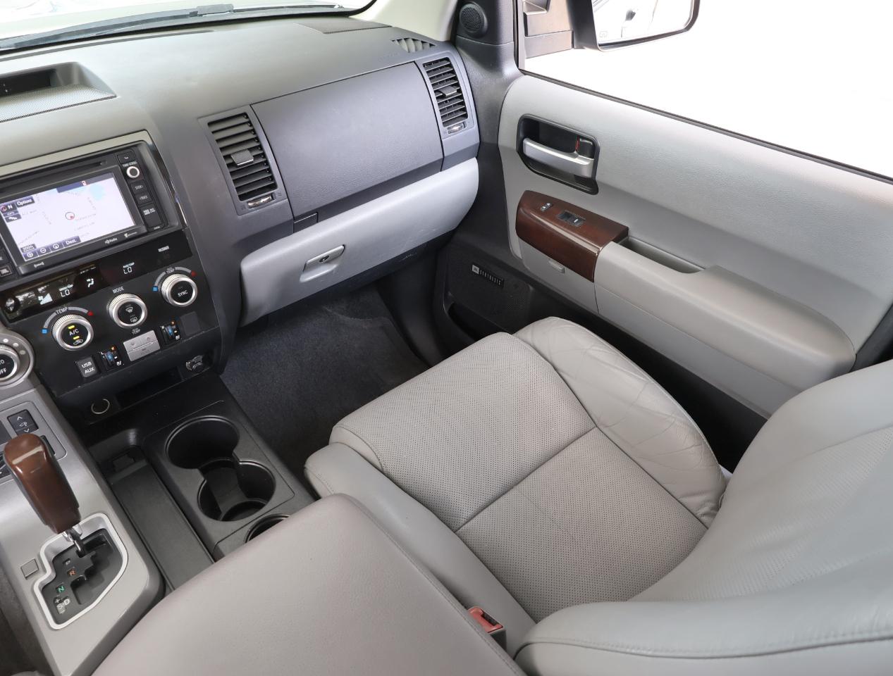 Toyota Sequoia Plantium 2WD 2016