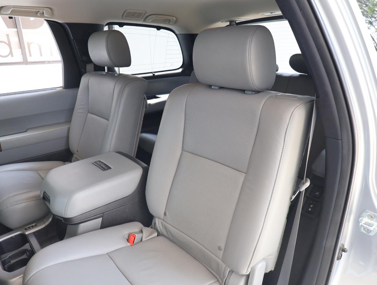 Toyota Sequoia Plantium 2WD 2016