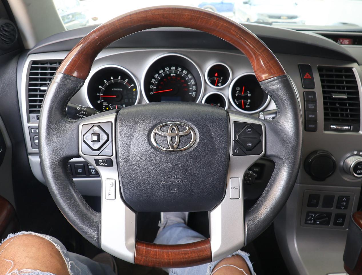 Toyota Sequoia Plantium 2WD 2016