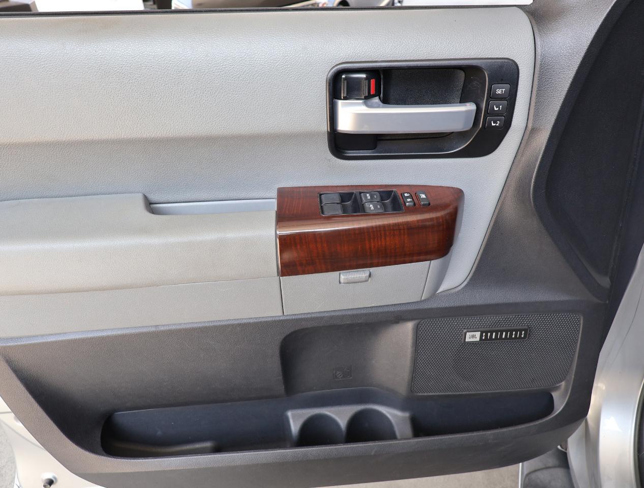 Toyota Sequoia Plantium 2WD 2016