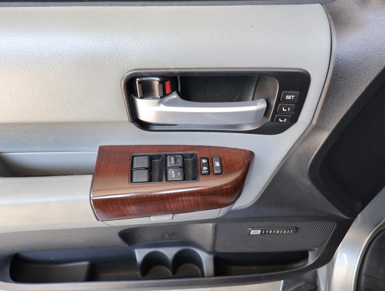 Toyota Sequoia Plantium 2WD 2016