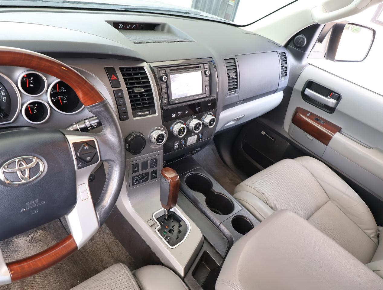 Toyota Sequoia Plantium 2WD 2016