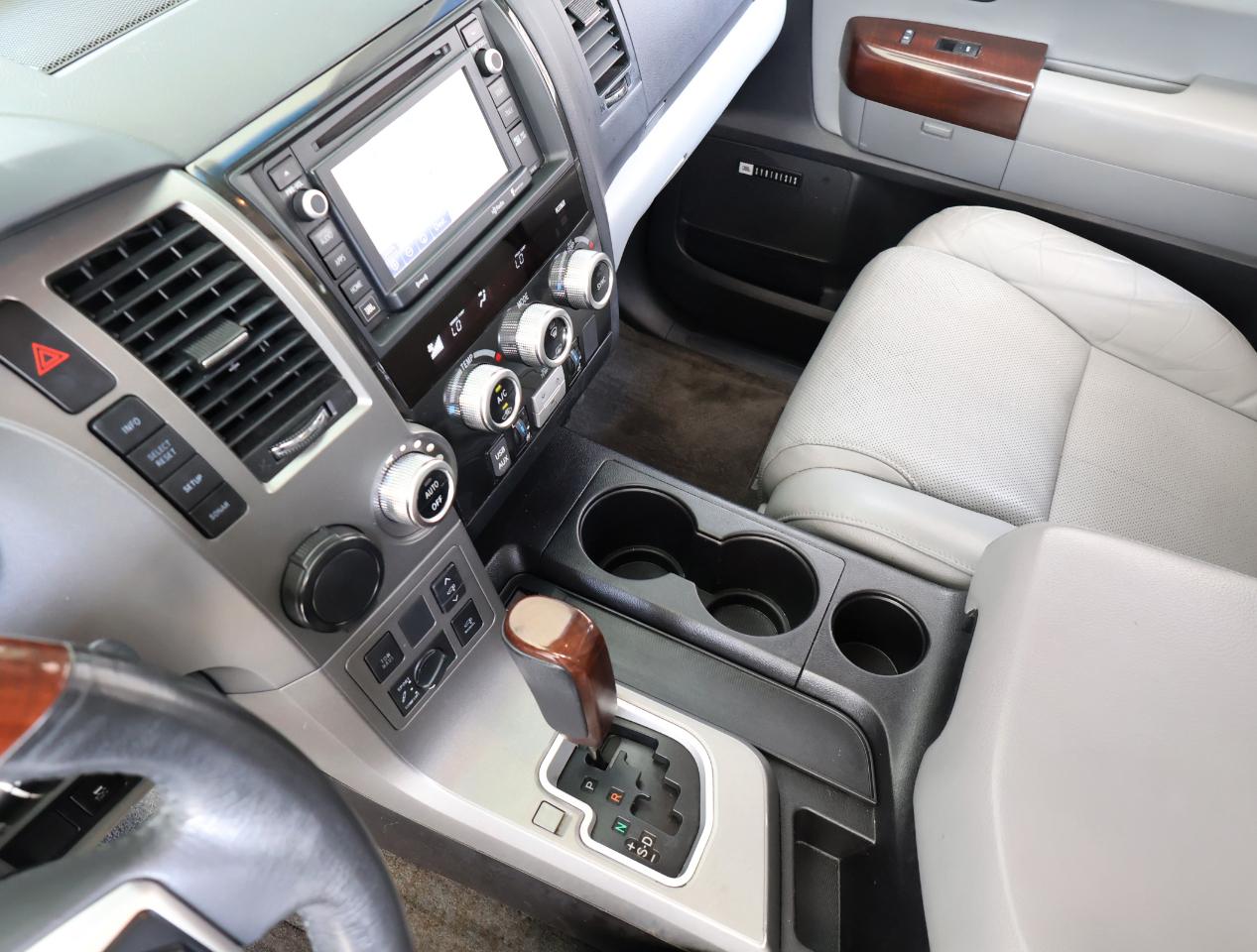 Toyota Sequoia Plantium 2WD 2016