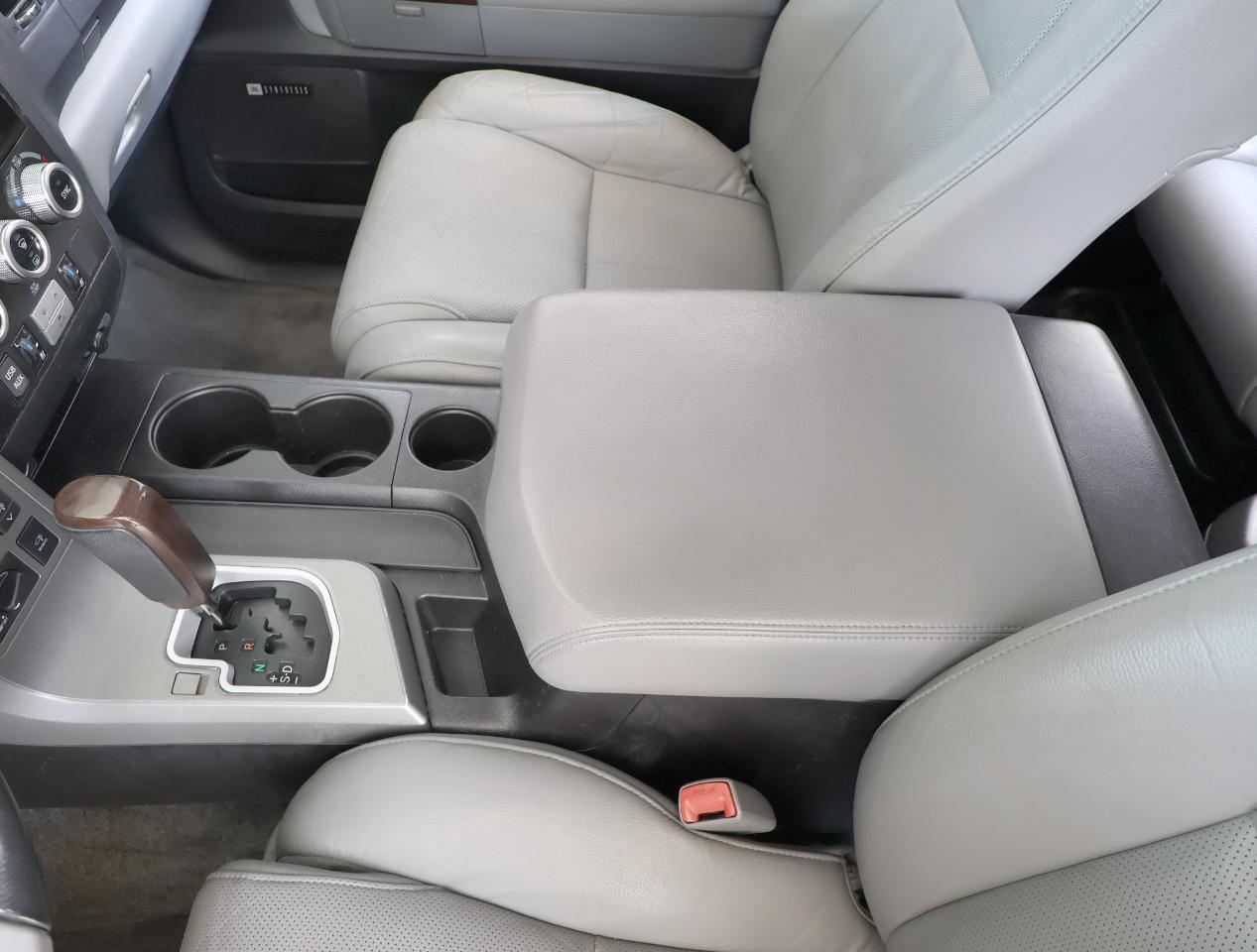 Toyota Sequoia Plantium 2WD 2016