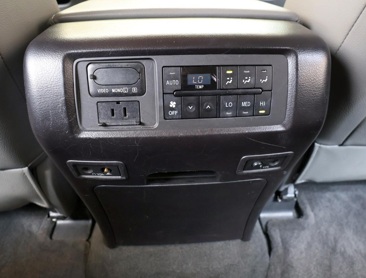 Toyota Sequoia Plantium 2WD 2016