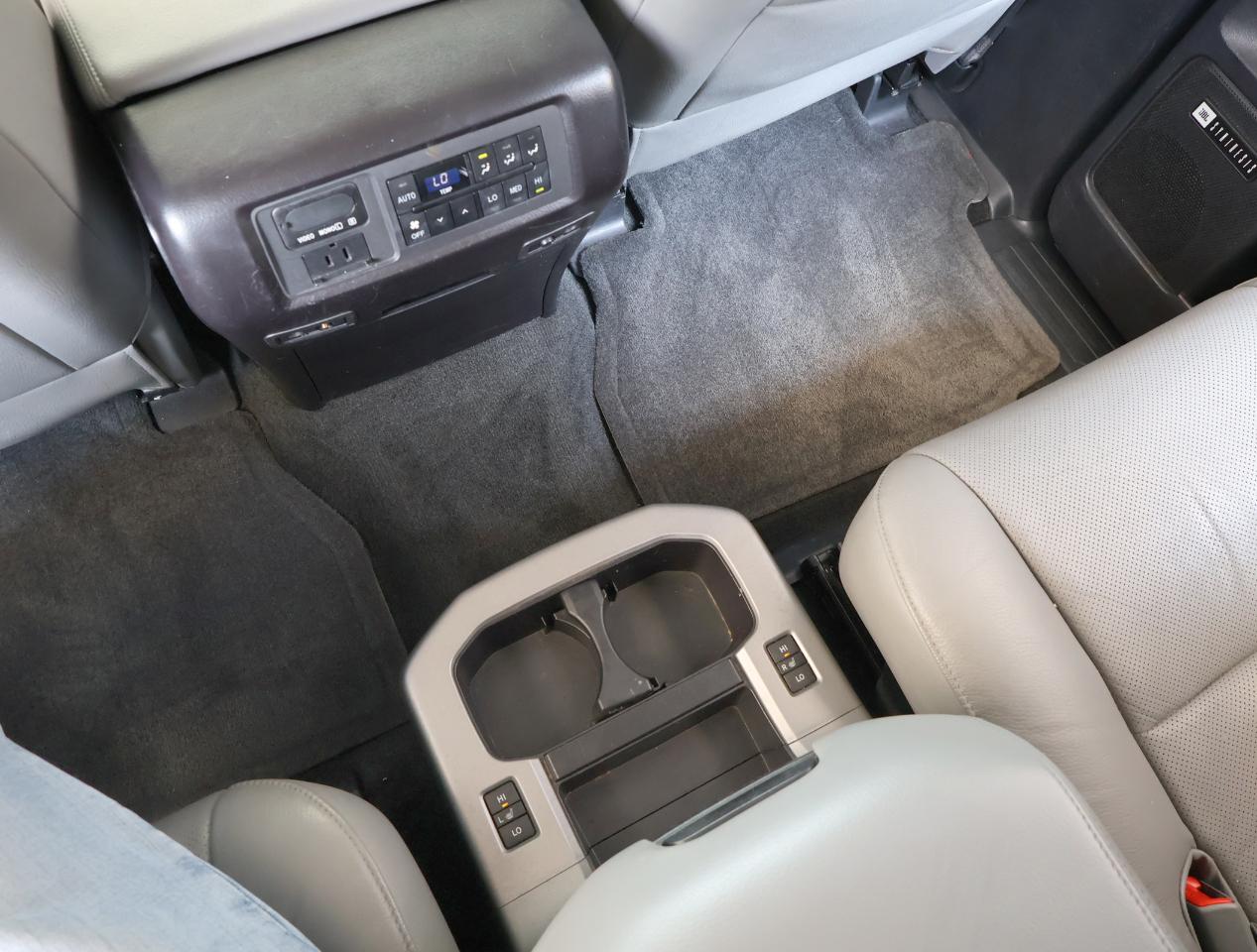 Toyota Sequoia Plantium 2WD 2016