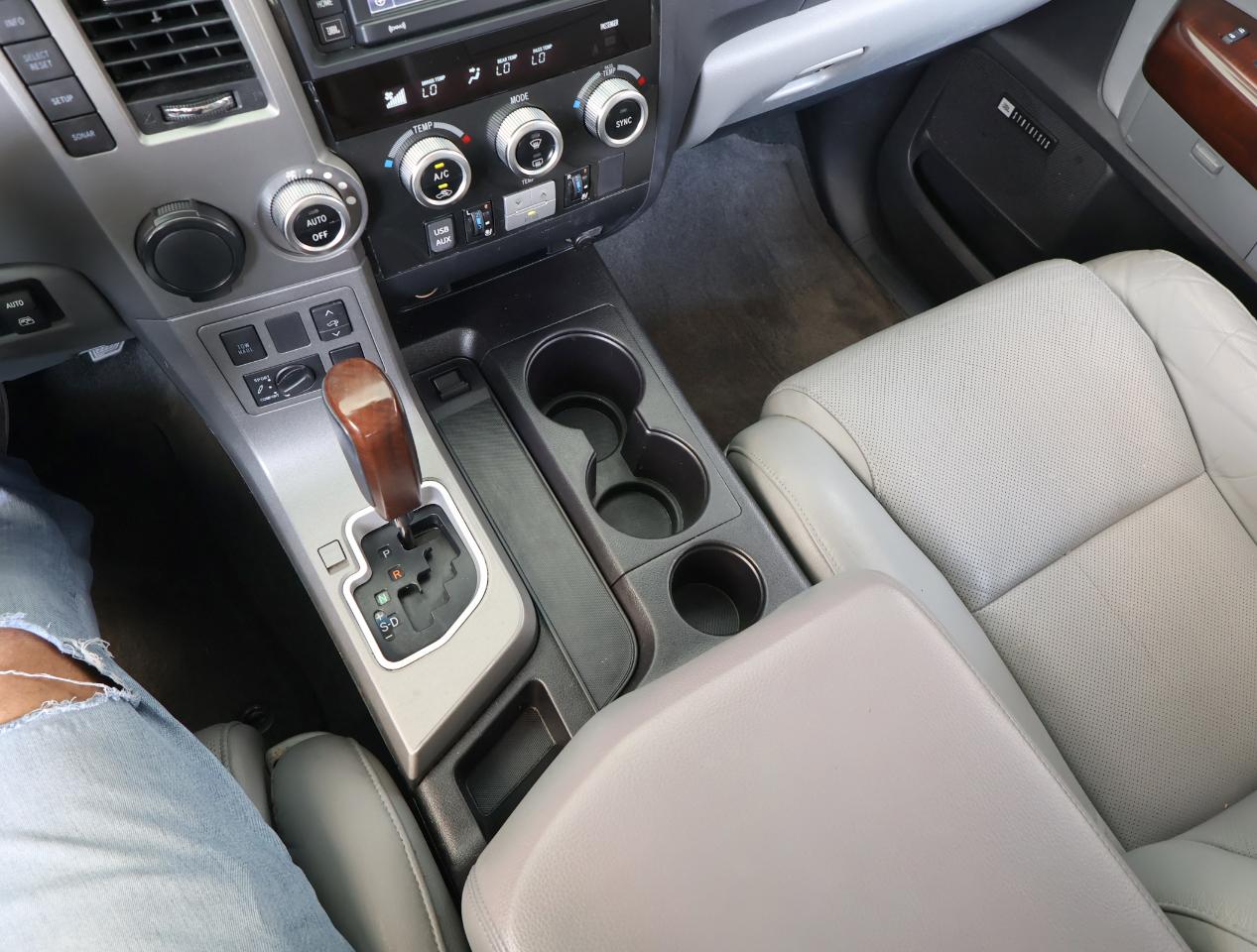 Toyota Sequoia Plantium 2WD 2016