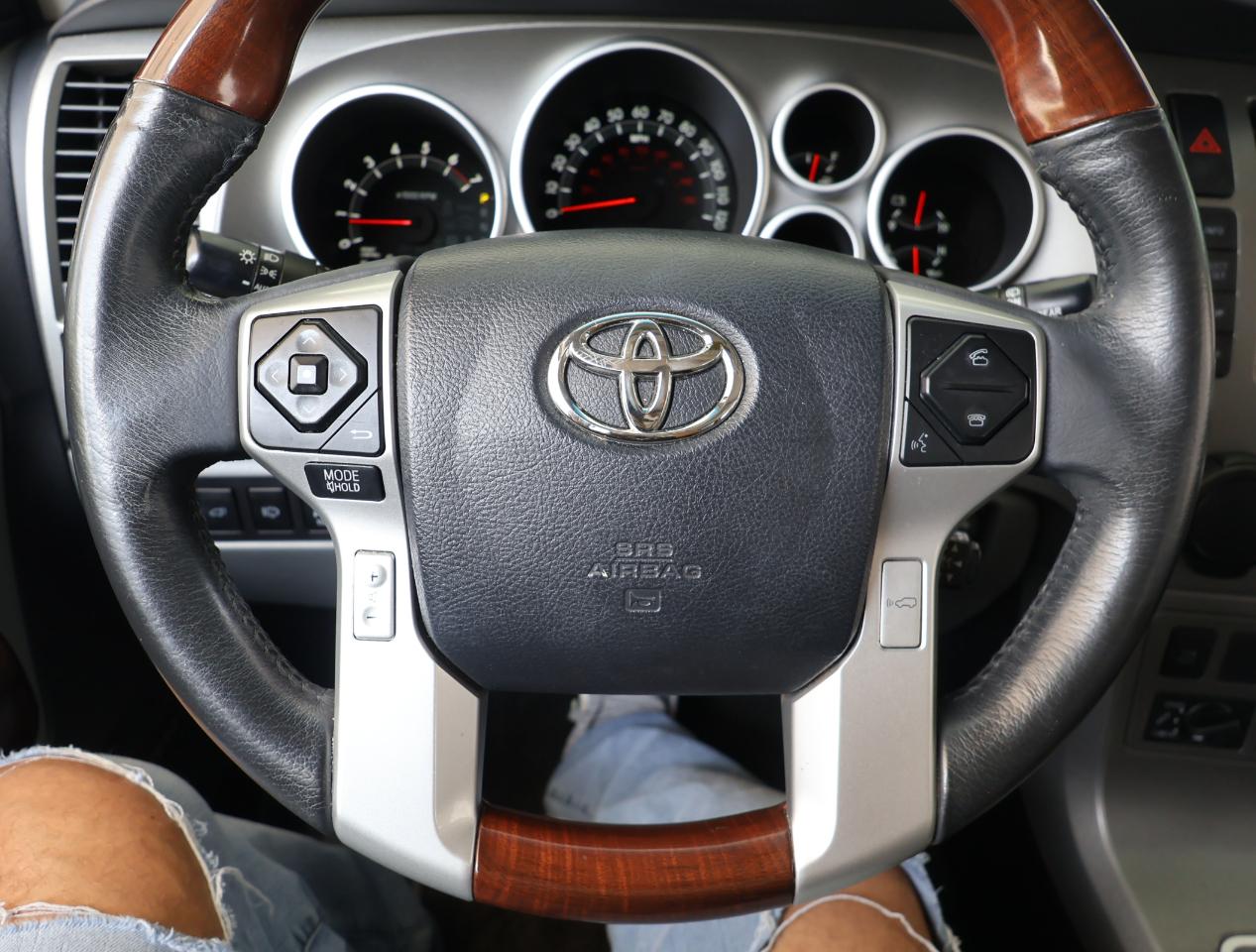 Toyota Sequoia Plantium 2WD 2016