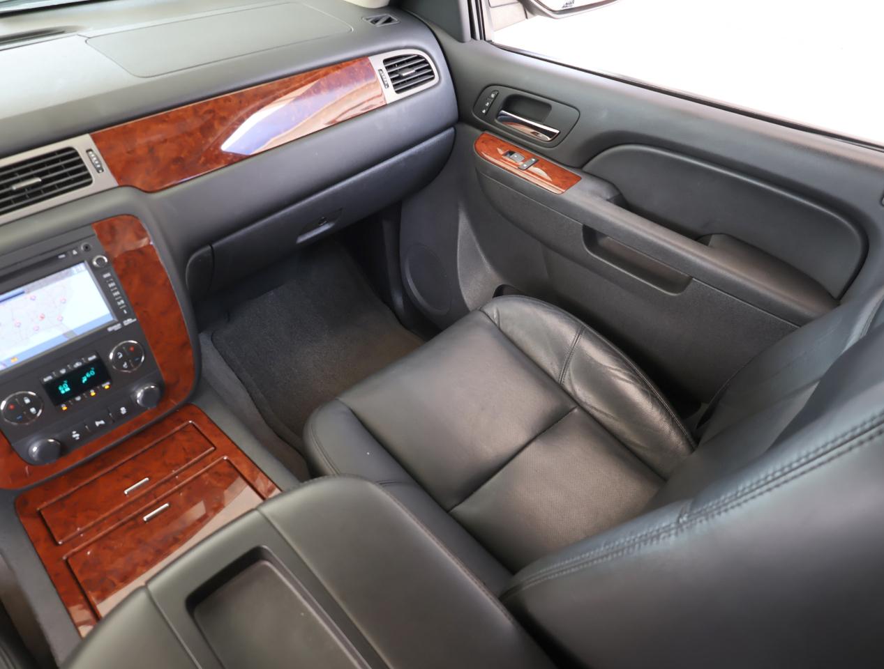 Chevrolet Suburban LTZ 1500 2WD 2012