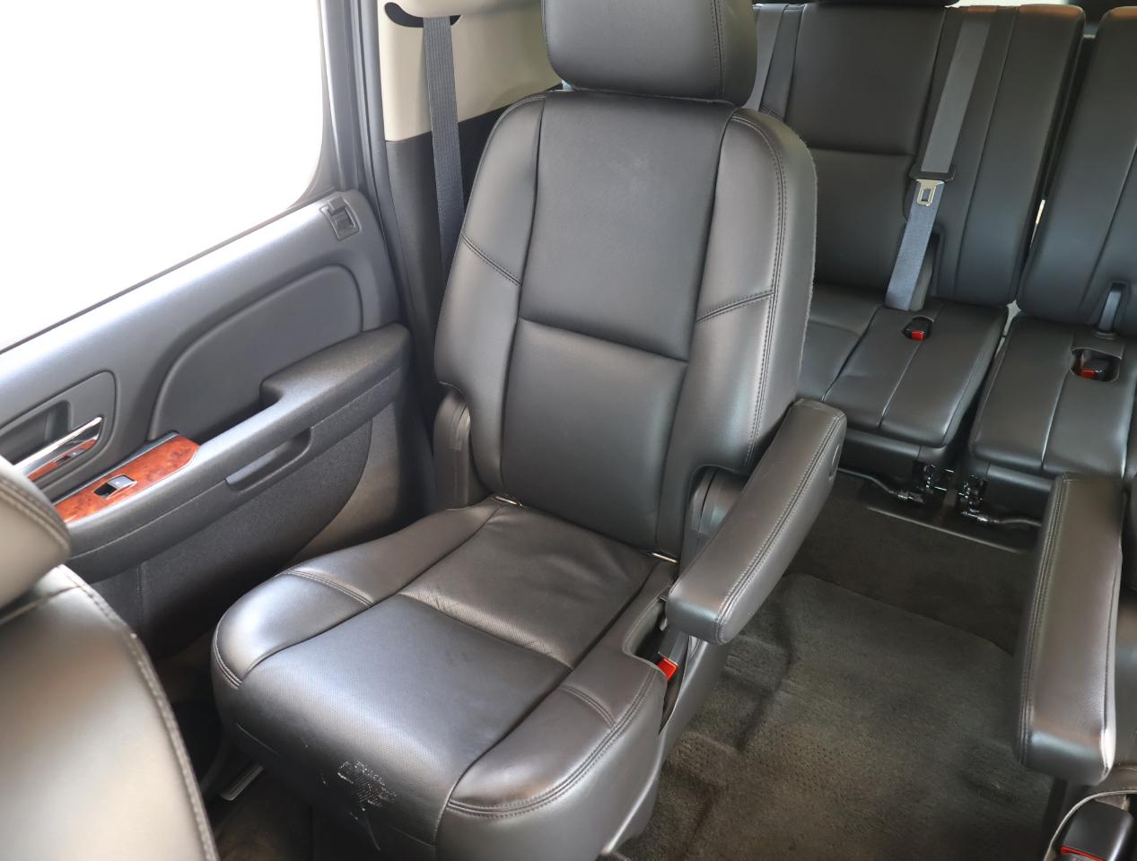 Chevrolet Suburban LTZ 1500 2WD 2012
