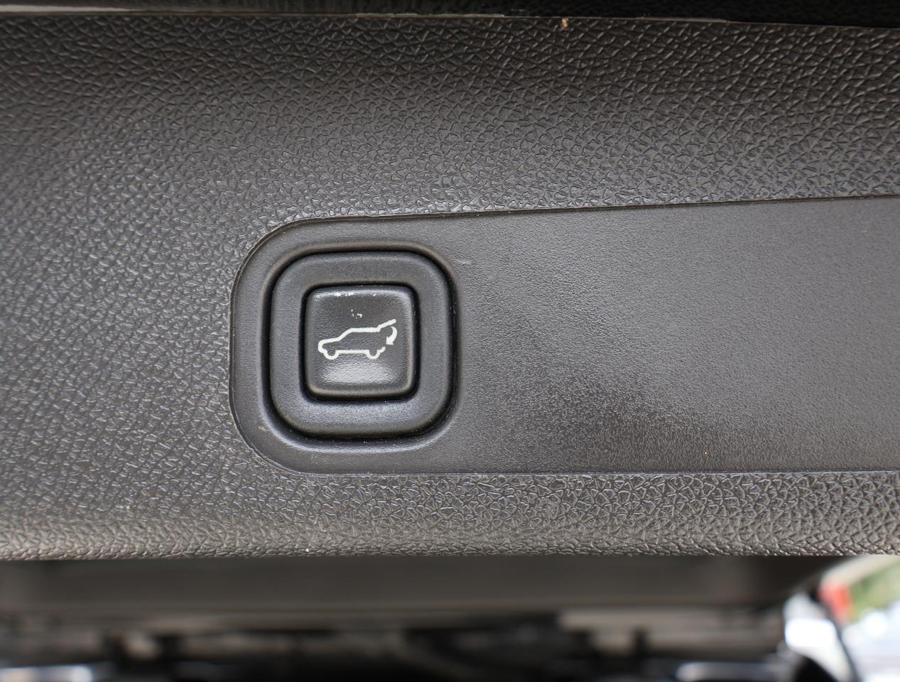 Chevrolet Suburban LTZ 1500 2WD 2012
