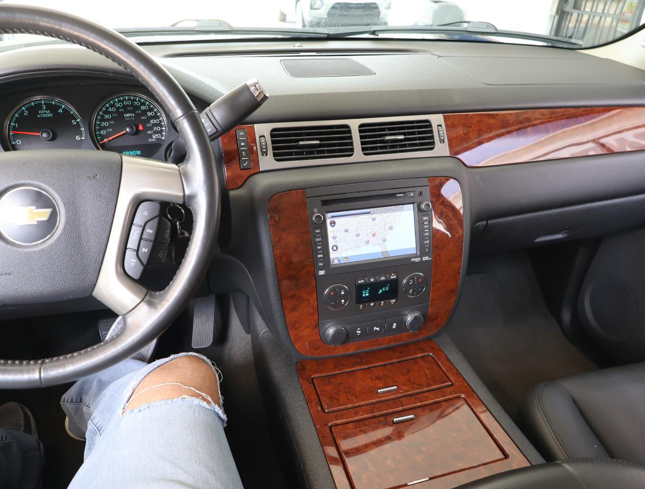 Chevrolet Suburban LTZ 1500 2WD 2012