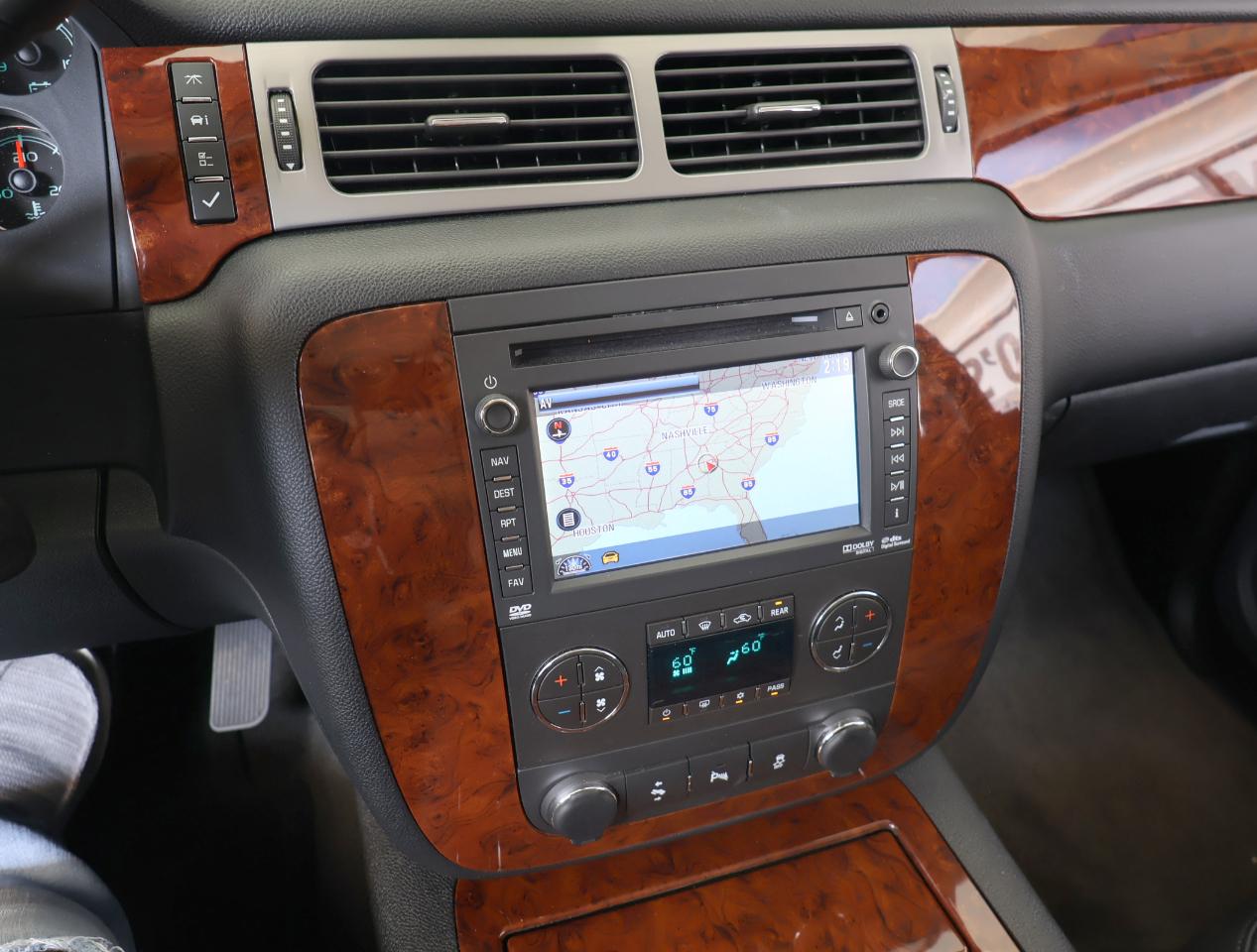 Chevrolet Suburban LTZ 1500 2WD 2012